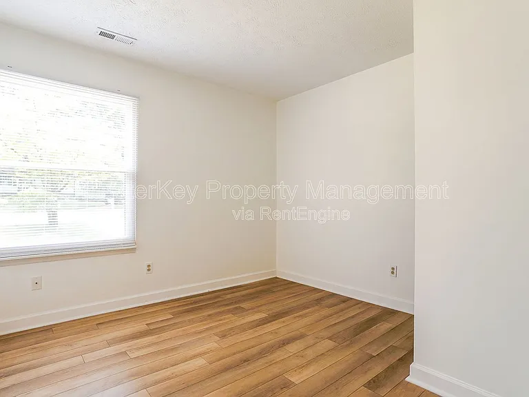 8912 Taymouth Ct — Photo 16
