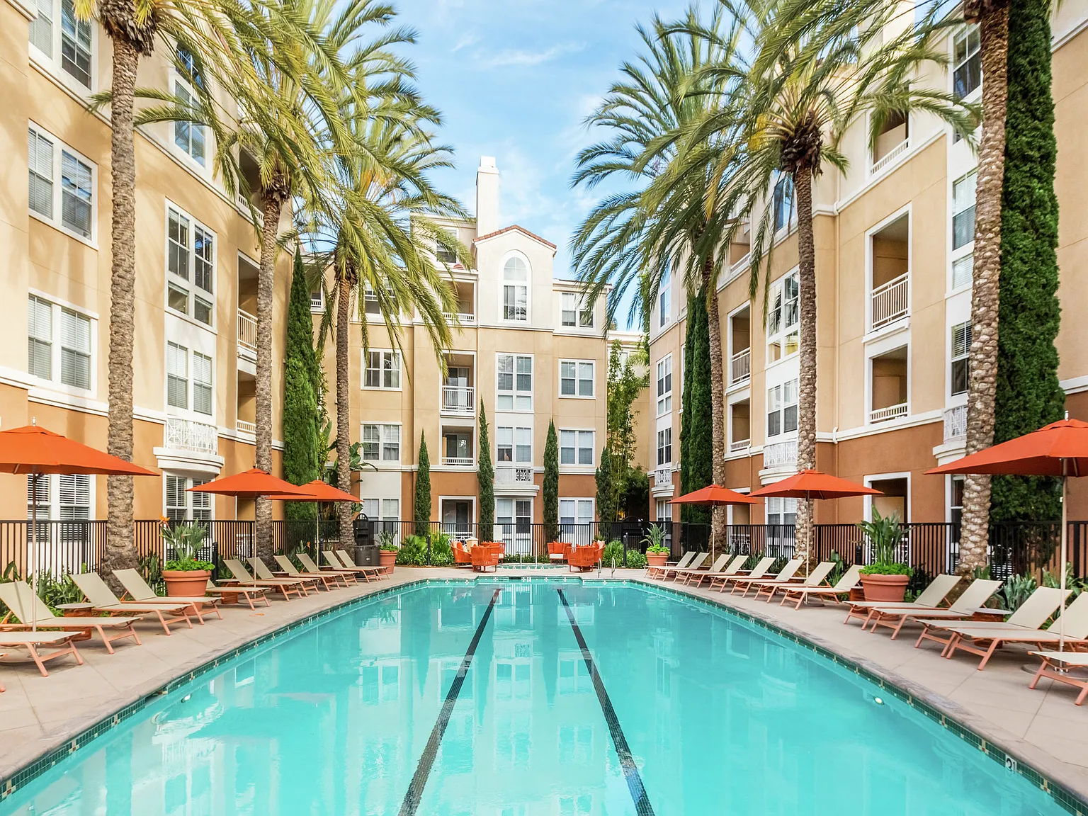 La Jolla Palms Apartment Homes — Photo 2