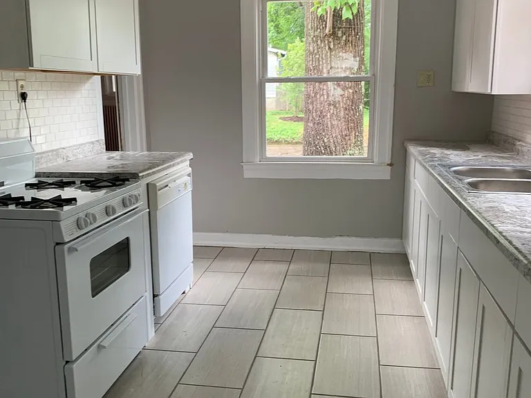 800 N Lincoln St — Photo 13