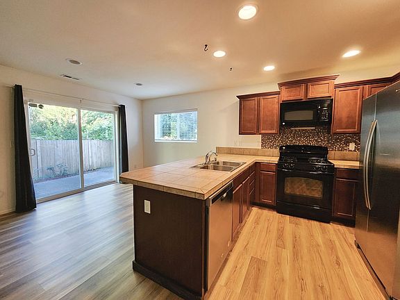 3rd image of 8431 10th Pl SE