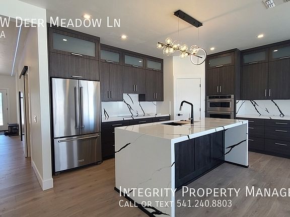 3rd image of 224 SW Deer Meadow Ln
