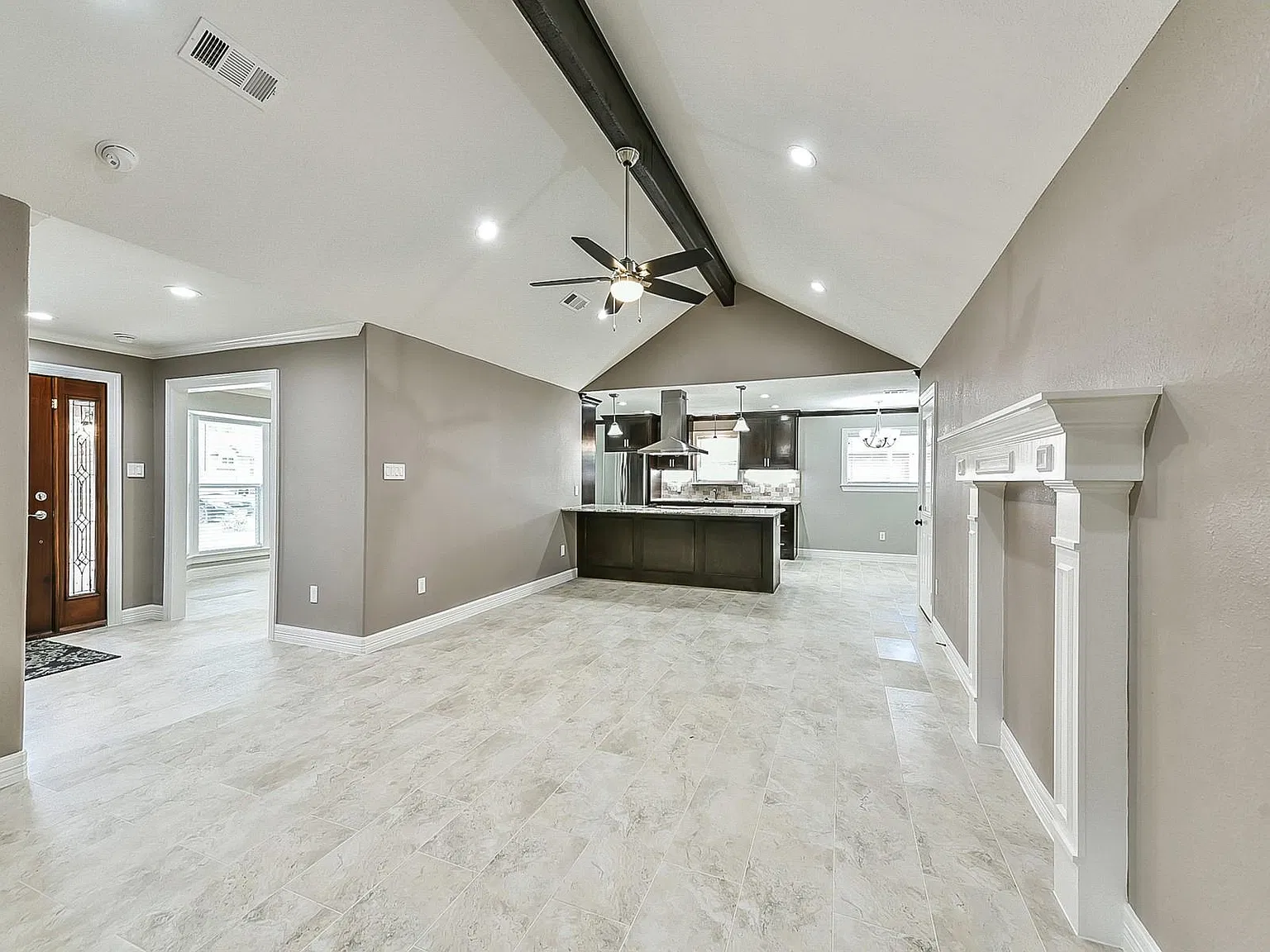3 bed, 2.0 bath, 1823 sqft, $2,200 — Photo 4
