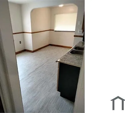 8321 Robson St — Photo 11