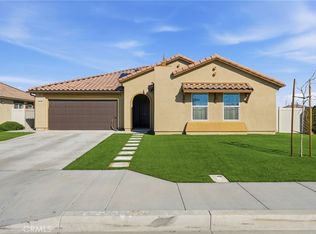 2113 E Donatello St, Lancaster, CA 93535