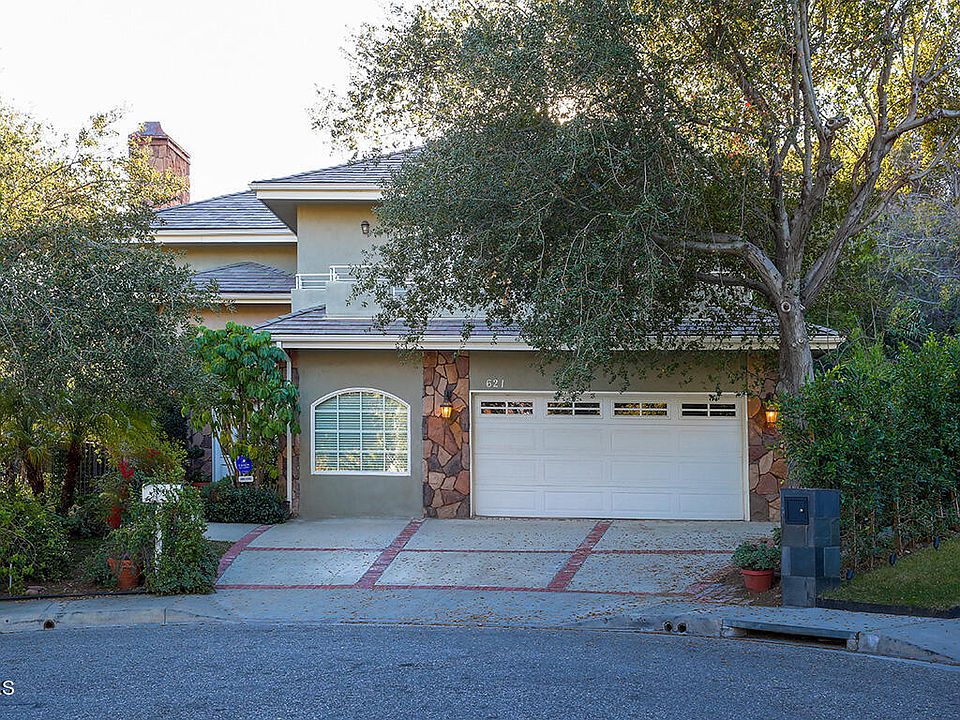 1st image of 621 Acorn Pl
