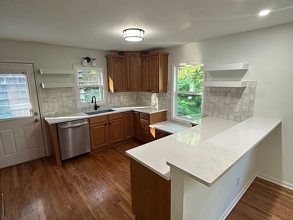 5th image of 9141 Westbrooke Dr