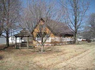 303 N Locust St, Oaktown, IN 47561