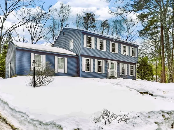 29 Camelot Place, Manchester, NH 03104