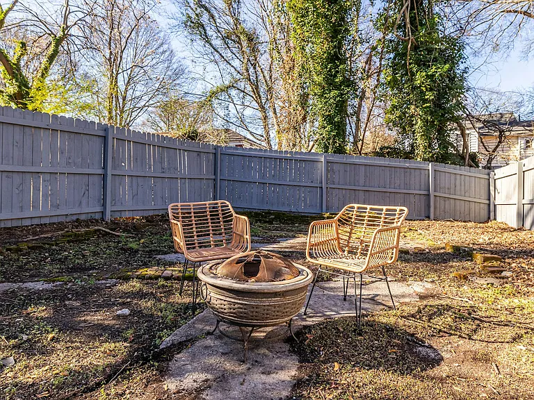 988 Mayson Turner Rd NW — Photo 48