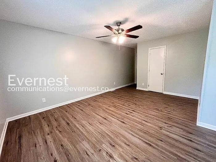 400 Wilcrest Dr — Photo 18