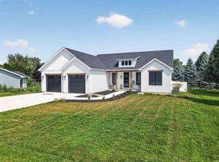 9186 E Snow White Rd, Cromwell, IN 46732