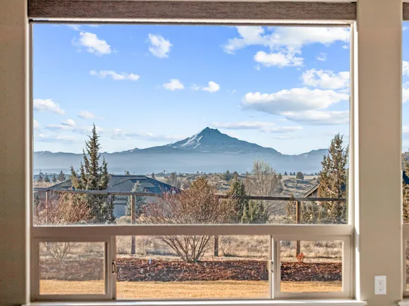 2278 NE Hilltop Ln, Madras, OR 97741