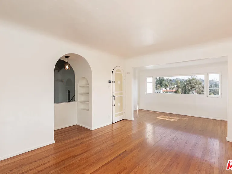 2030 Vine St — Photo 23