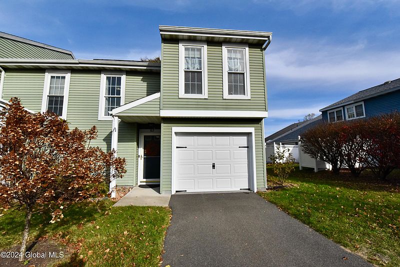3rd image of 82 Meadowlark Drive