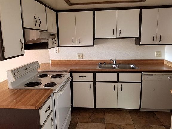 Open & Spacious Kitchen!