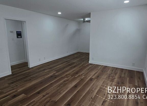 3rd image of 2641 1/2 S La Salle Ave #2