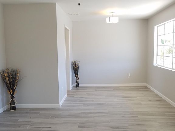 4th image of 2834 W Claremont St