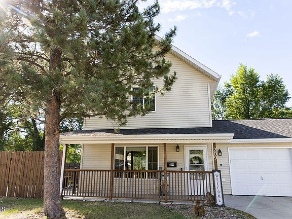 2nd image of 209 5th St NE