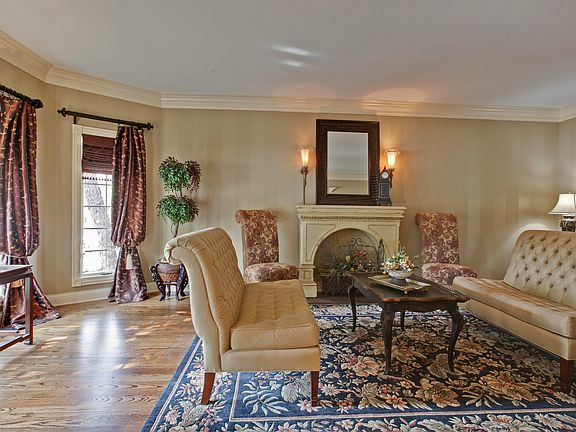 5th image of 1312 E Camelot Ct