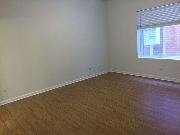 4th image of 2839 N Natoma Ave Unit 100
