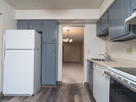 3rd image of 128 Point Of Woods Dr