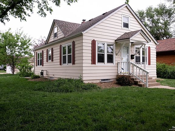 3rd image of 614 W Republic Ave