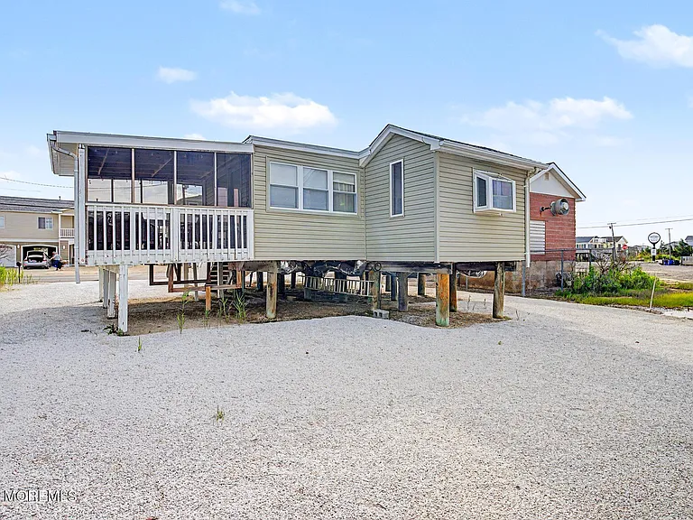 1022 S Green St — Photo 5