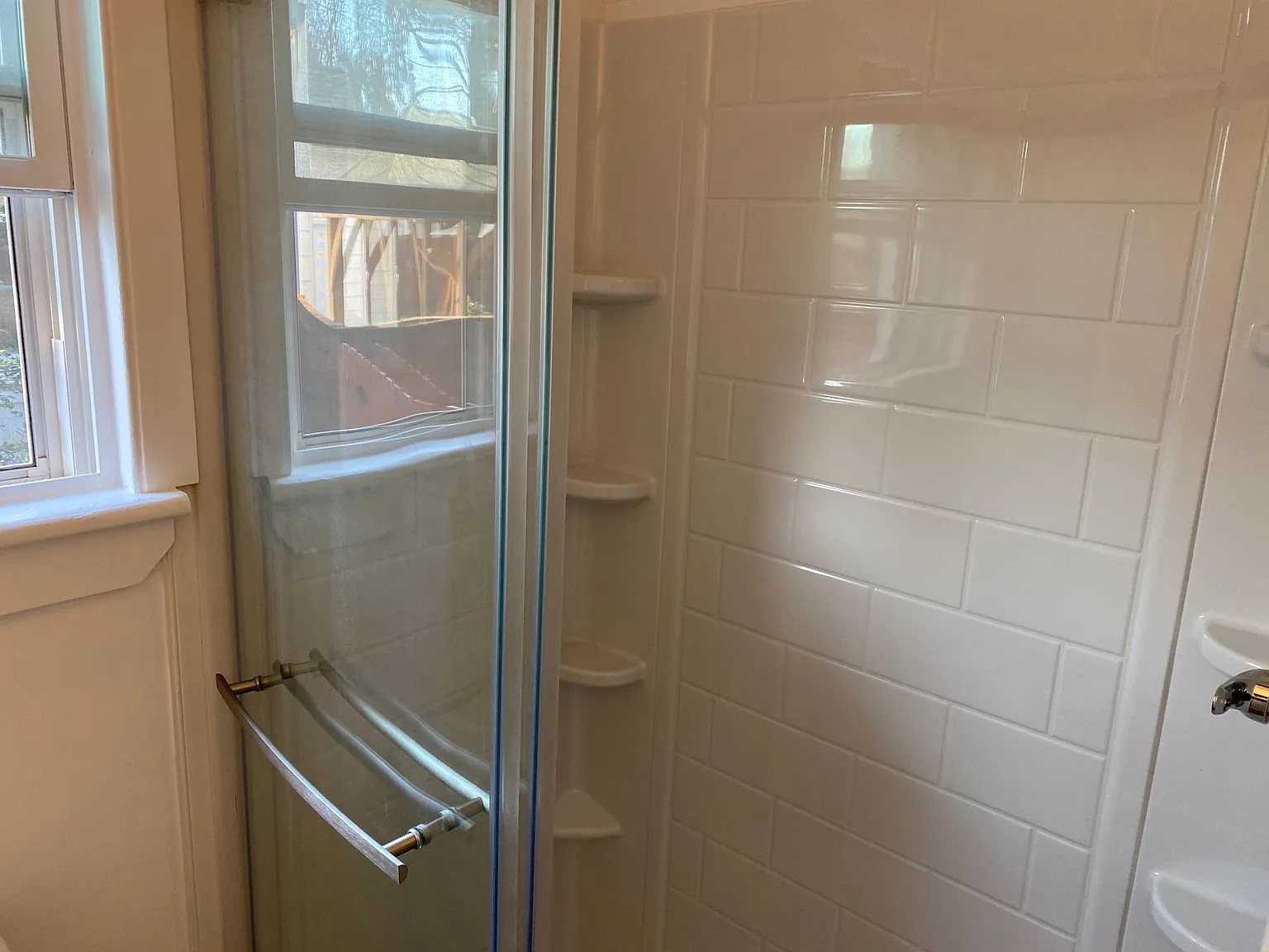 405 Sussex Dr — Photo 4