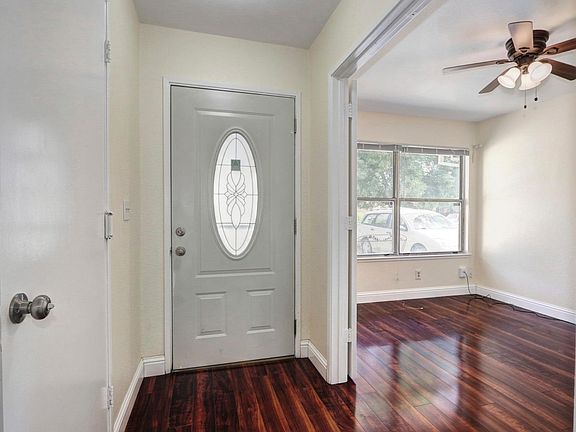 3rd image of 1160 Pebblewood Dr
