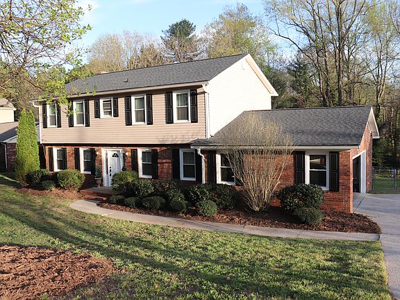 2nd image of 403 Knollwood Dr