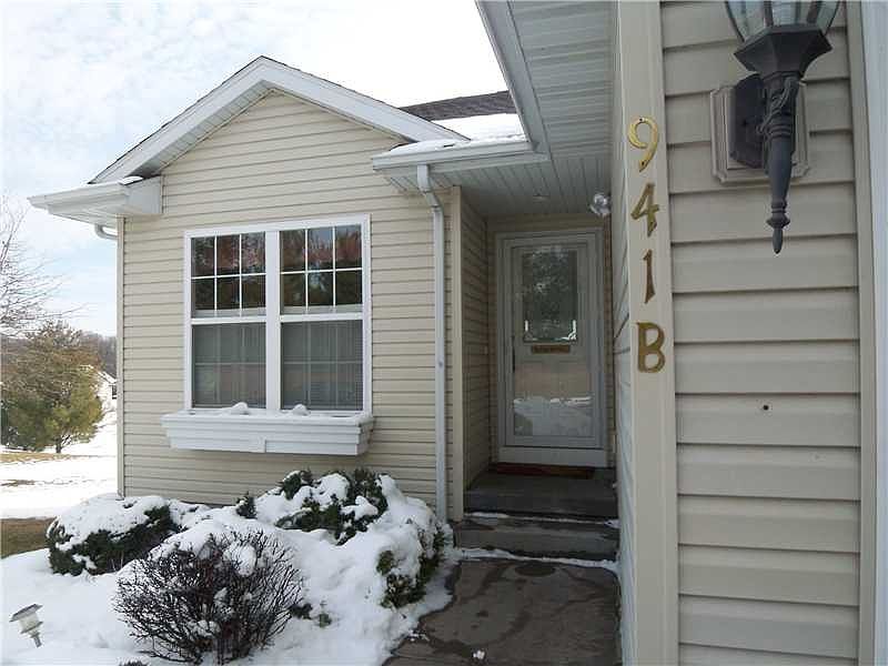 1st image of 941 Willow Ln APT B