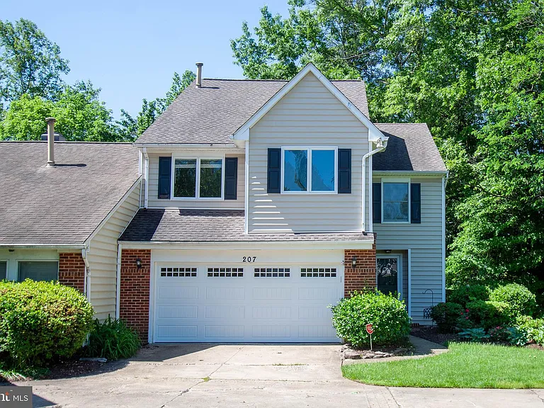 207 Southampton Ct — Photo 19