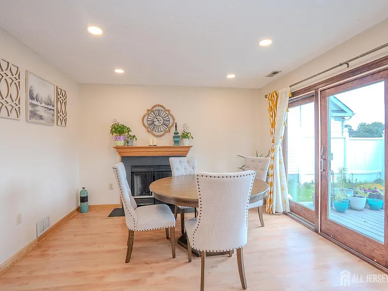 63 Carlisle Ct — Photo 15