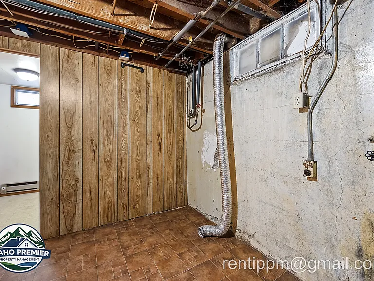 211 Walnut St — Photo 17