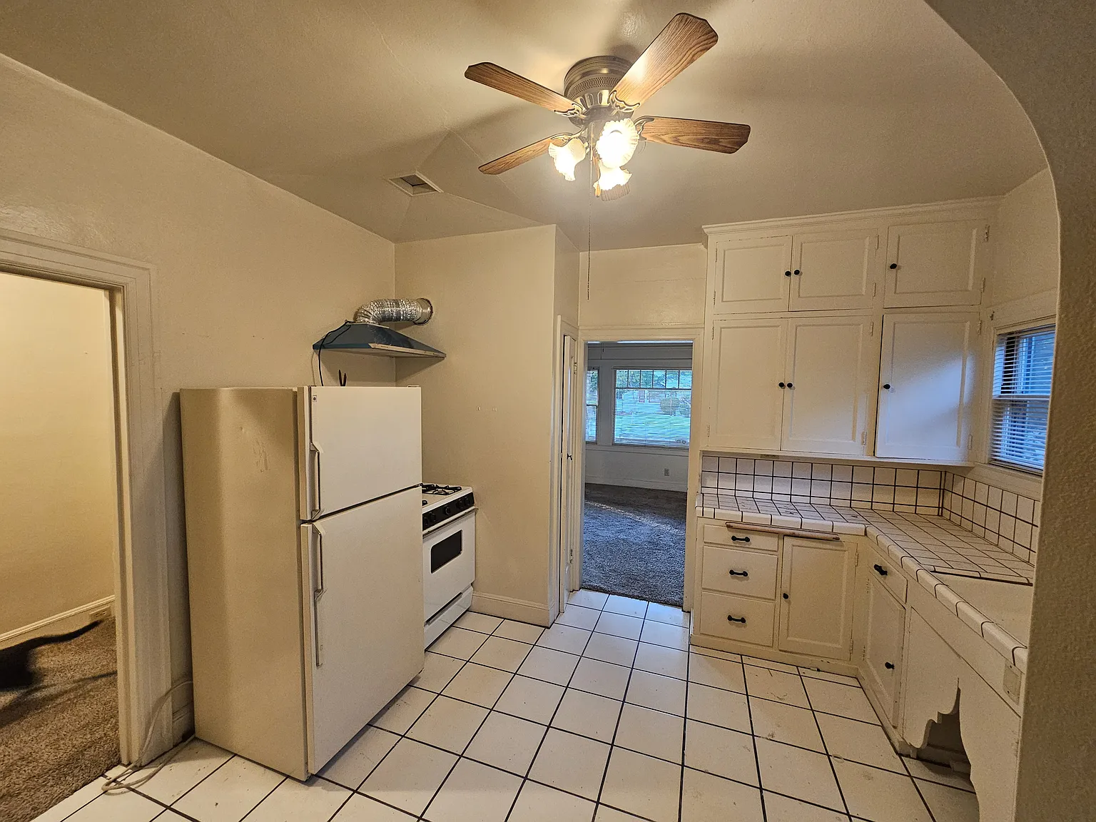 2 bed, 1075 sqft, $2,100 — Photo 4