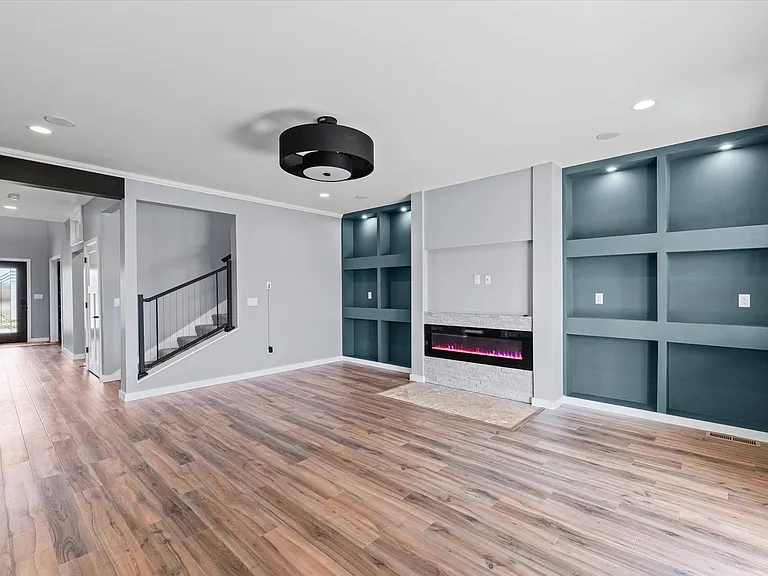 1306 Roberto Rd — Photo 5