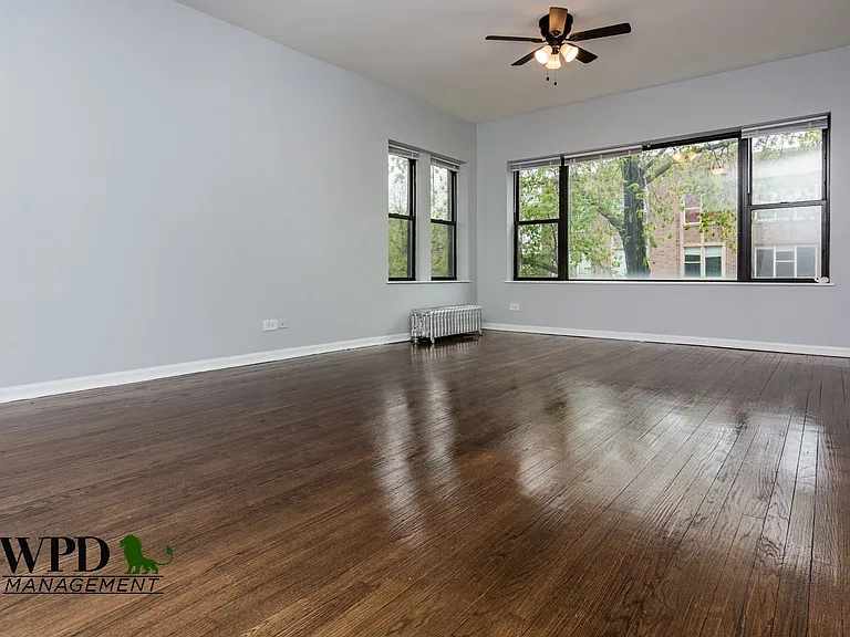 7549 S Essex Ave — Photo 2