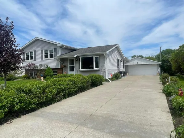 817 Redwood St W, La Crescent, MN 55947