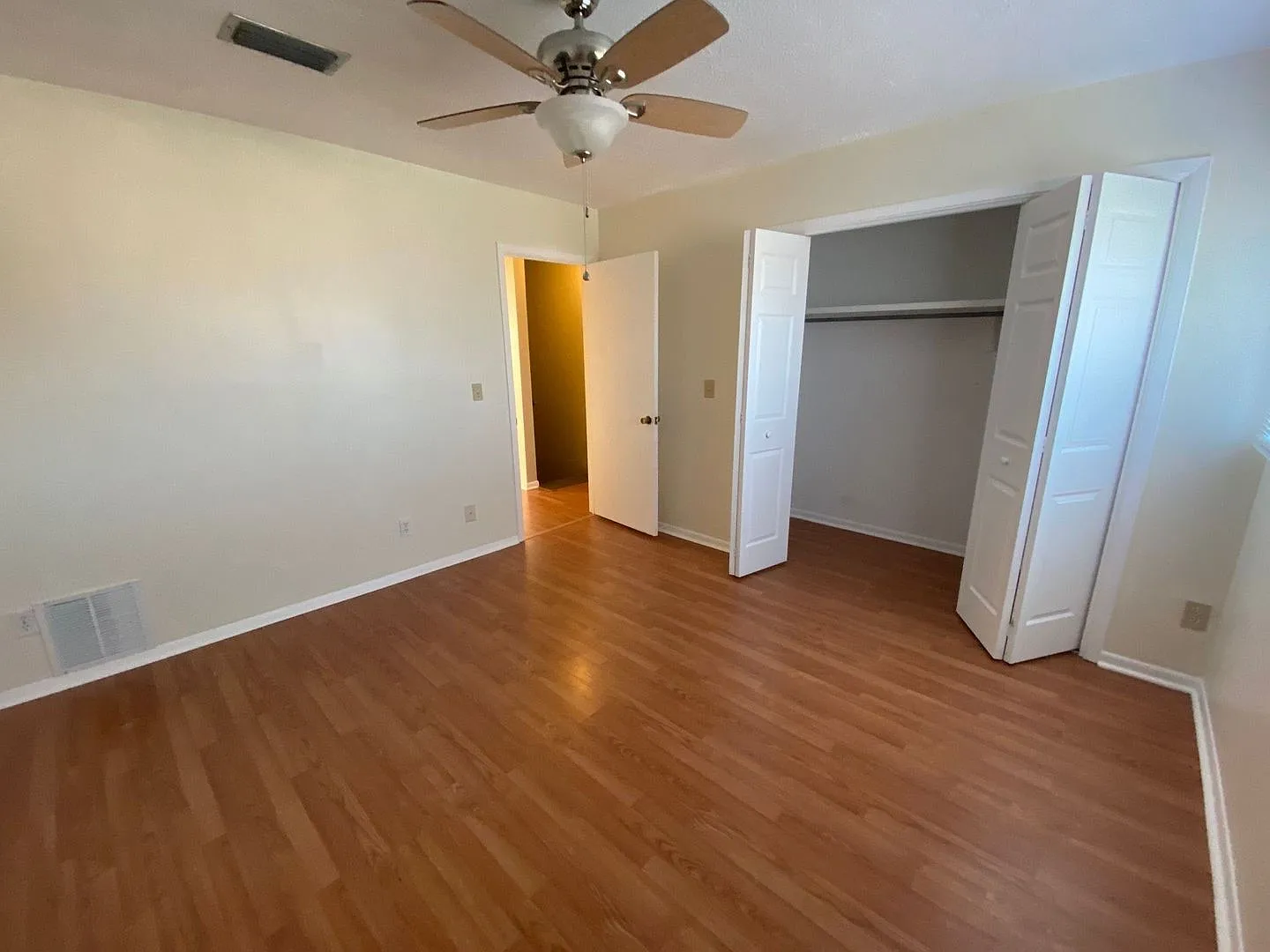 Centrally Located Townhome Near Schools, Shopping & Dining! *1/2 Off Security Deposit for A-D Mil... — Photo 3