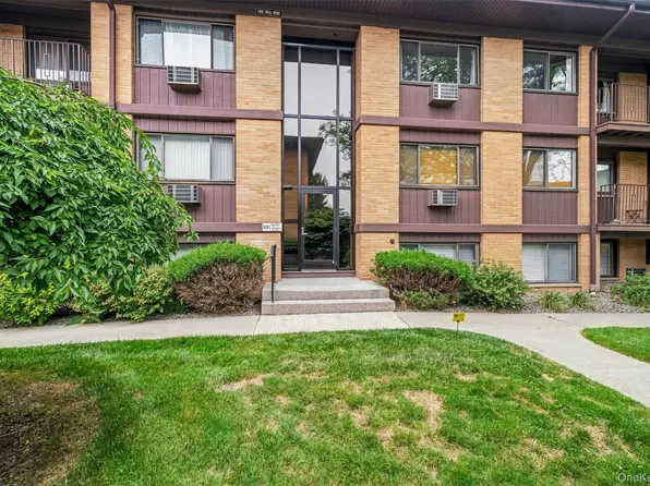 10 Oakwood Terrace #107, New Windsor, NY 12553
