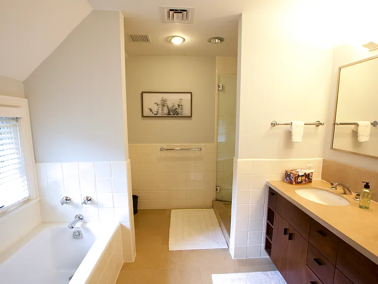 140 W Neck Rd — Photo 14