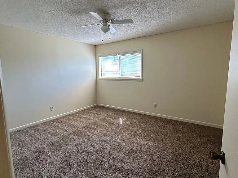 8 Anthony Cir — Photo 11