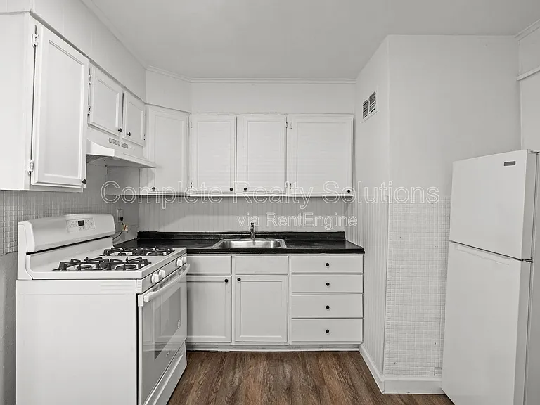 9823 Winkler Dr — Photo 7