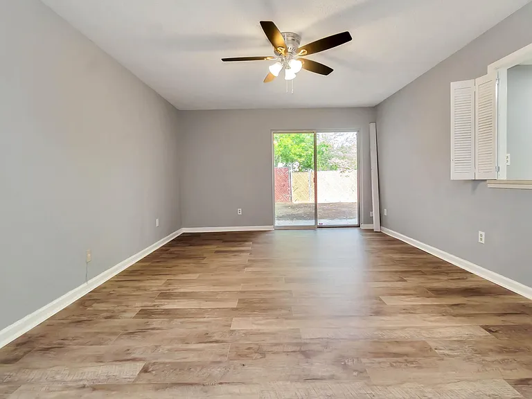 2420 Price St #B — Photo 6