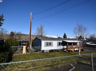 1057 Chenowith Loop Rd W, The Dalles, OR 97058