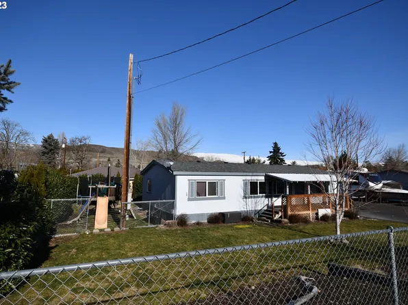 1057 Chenowith Loop Rd W, The Dalles, OR 97058