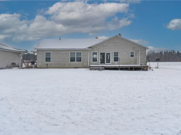 13425 Middle Rd, Dexter, NY 13634