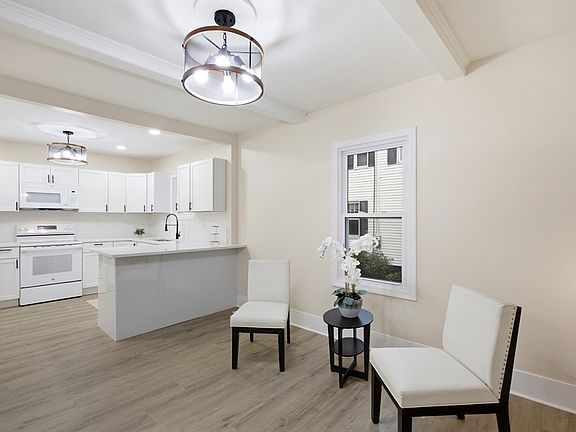 4th image of 32 Sargon St
