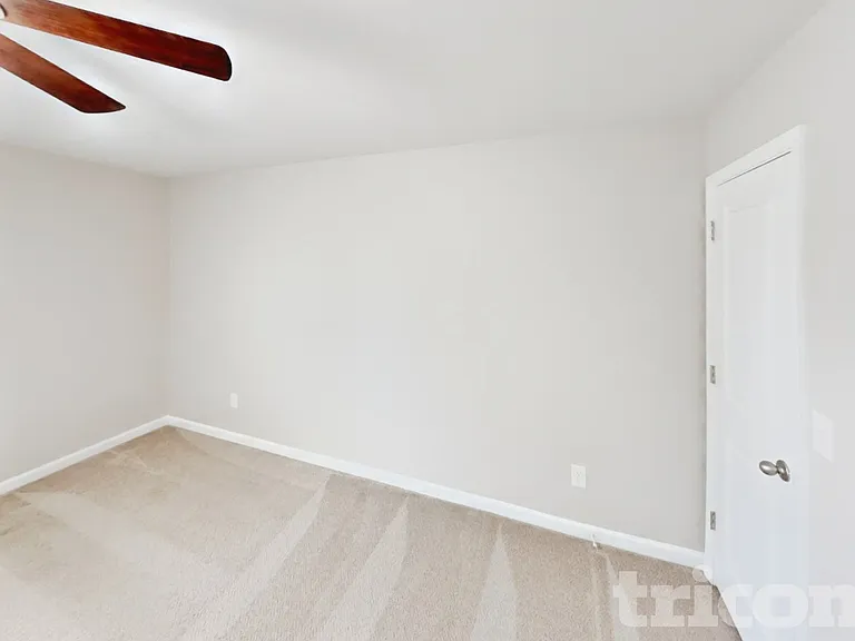 2020 Longshadow St — Photo 11