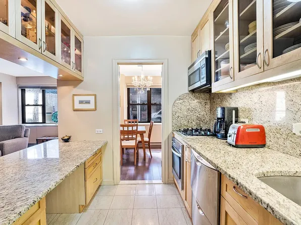 50 Sutton Place South image 2 of 10